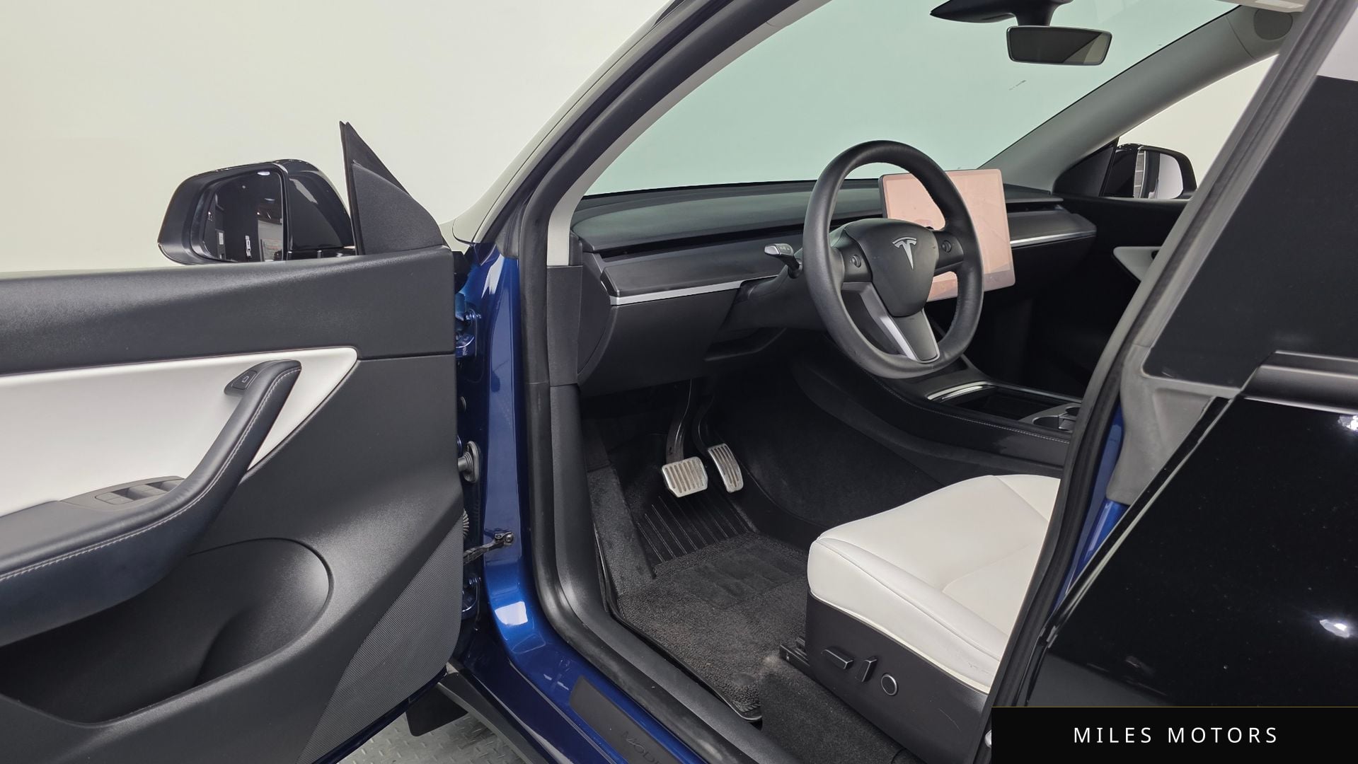 Tesla Model Y 2022 — миниатюра 10