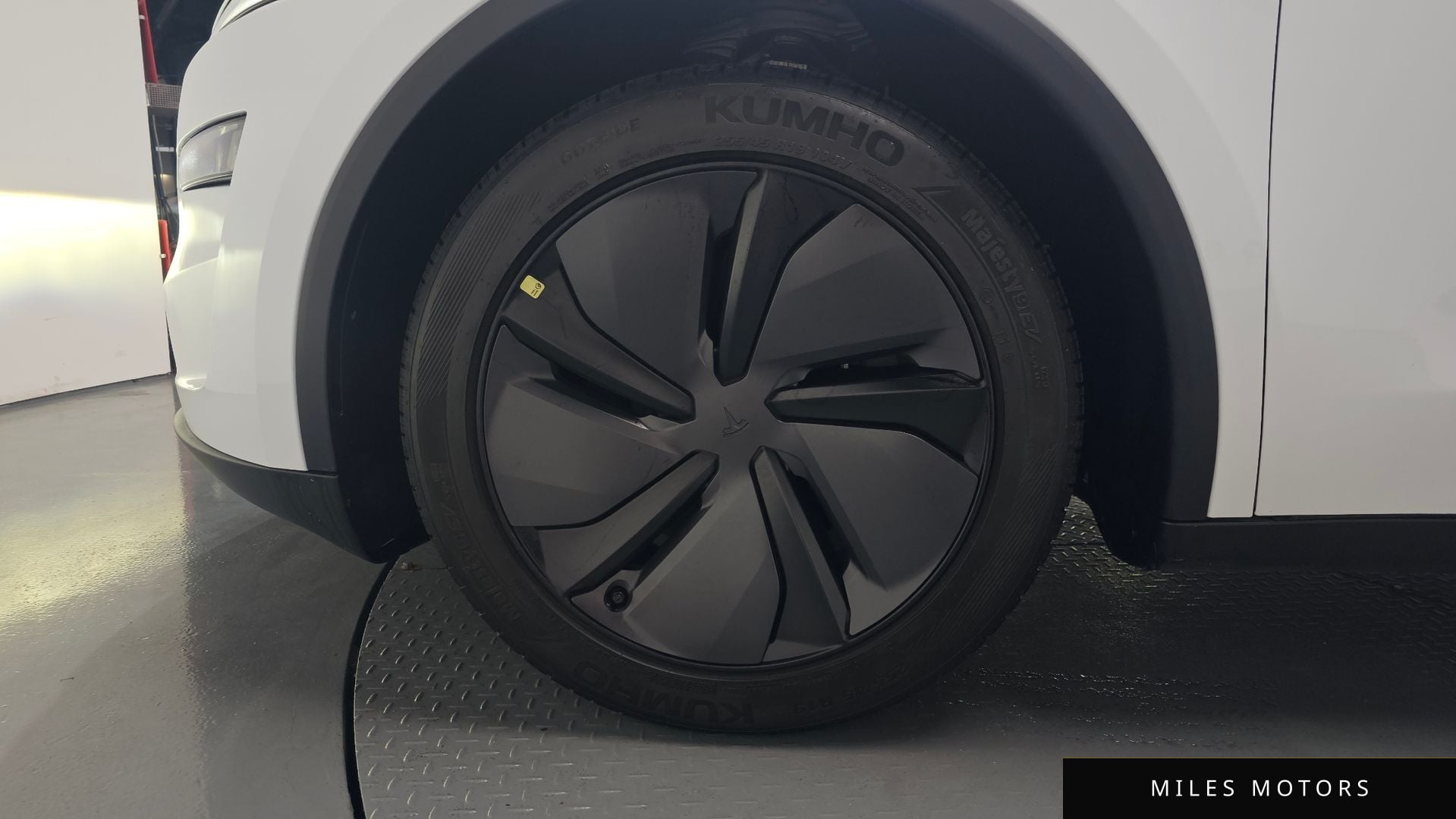 Tesla Model Y 2025 — миниатюра 4