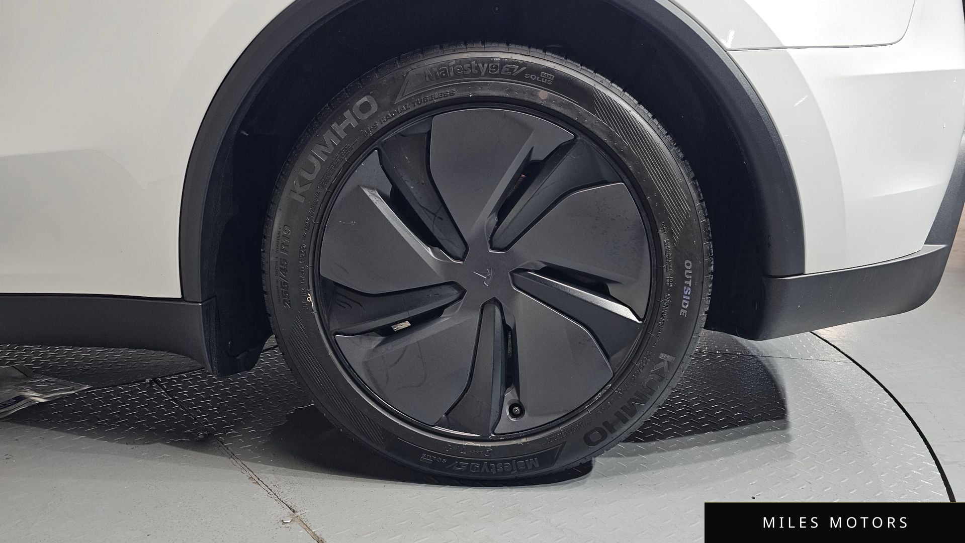 Tesla Model Y 2025 — миниатюра 6