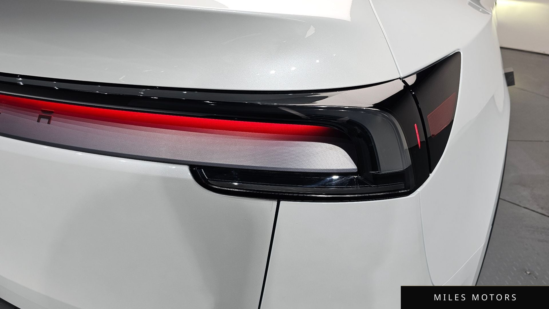 Tesla Model Y 2025 — миниатюра 8