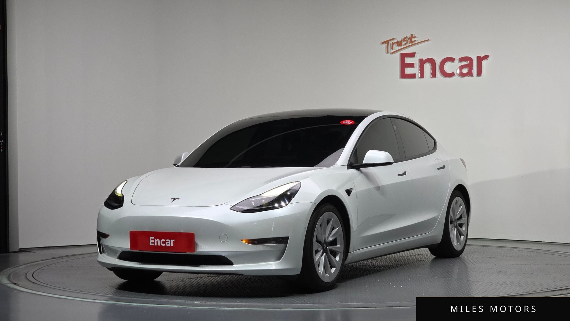 Tesla Model 3 2021 — фото 1 из 12
