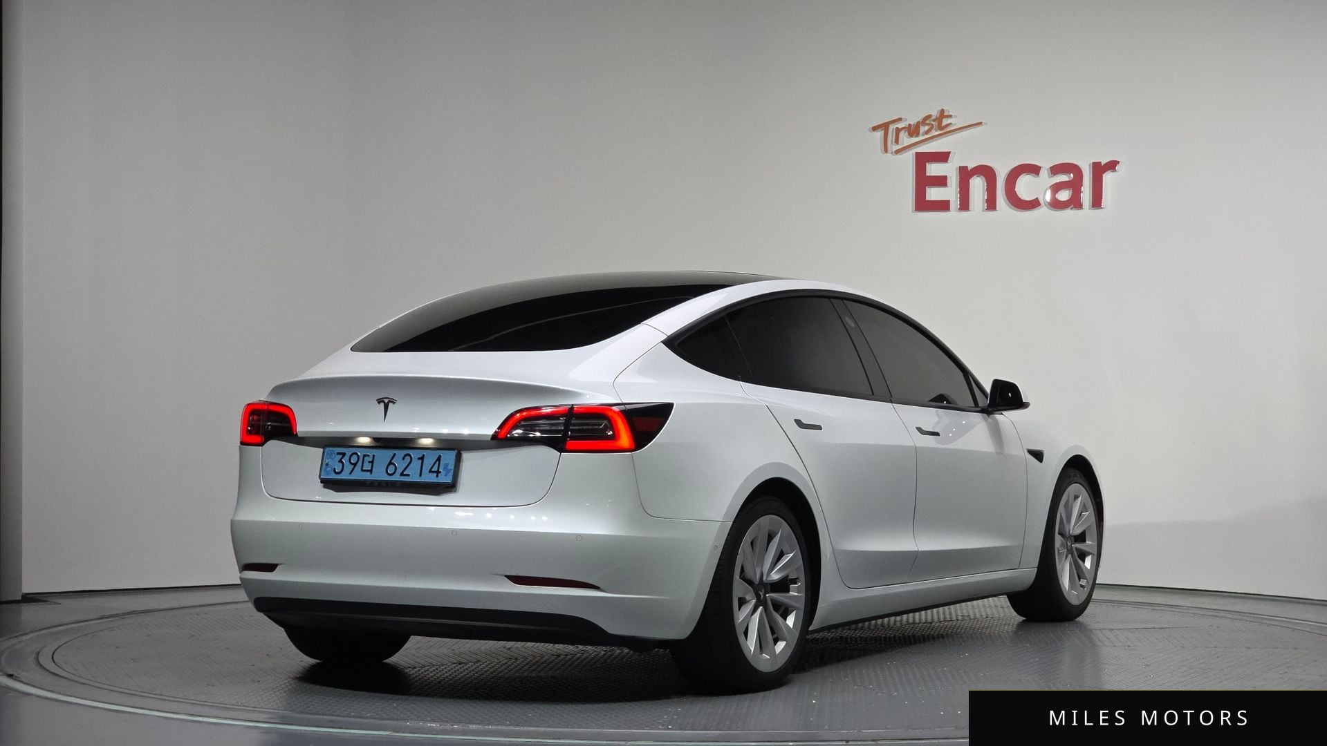 Tesla Model 3 2021 — миниатюра 2