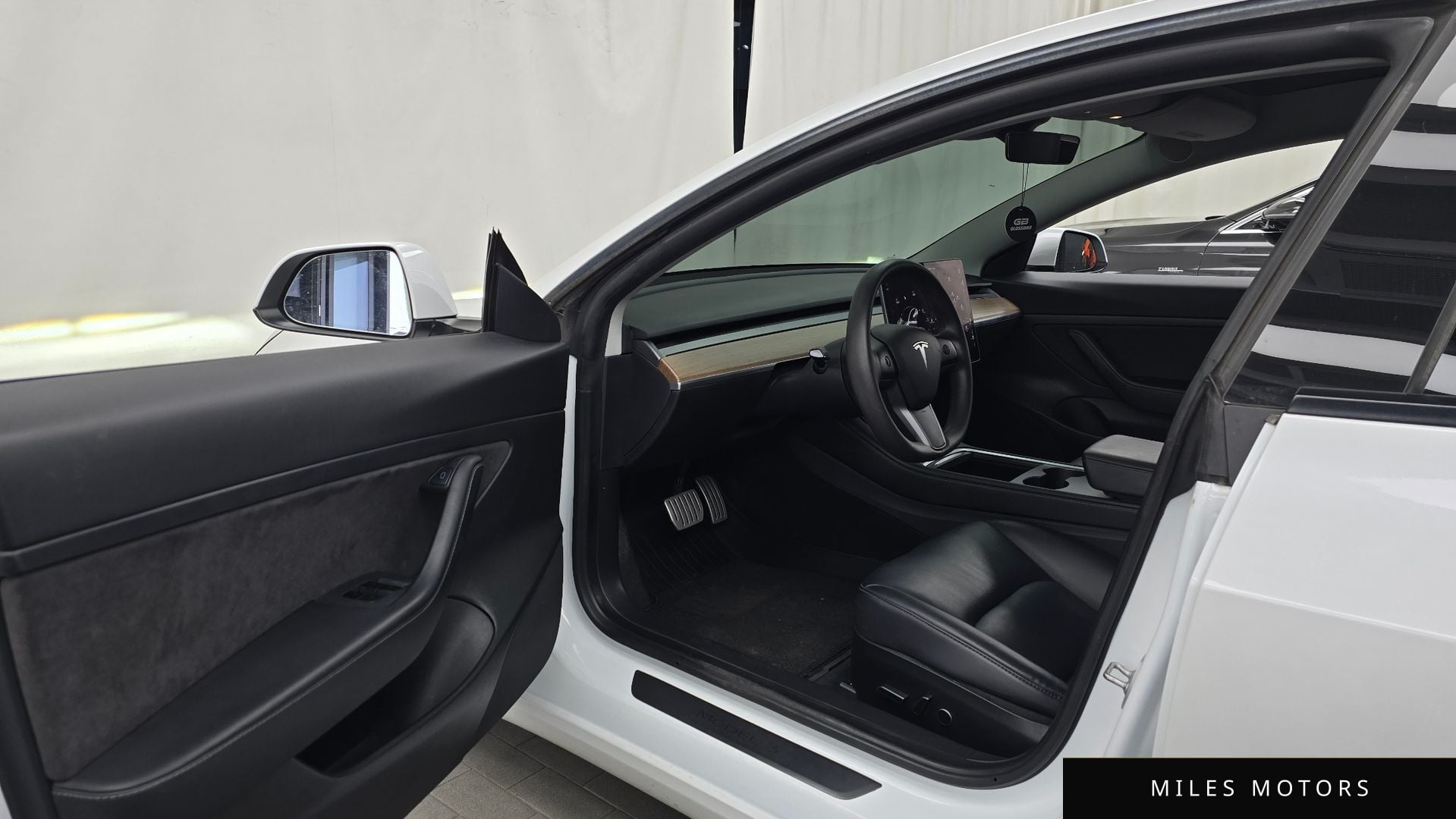 Tesla Model 3 2021 — миниатюра 10