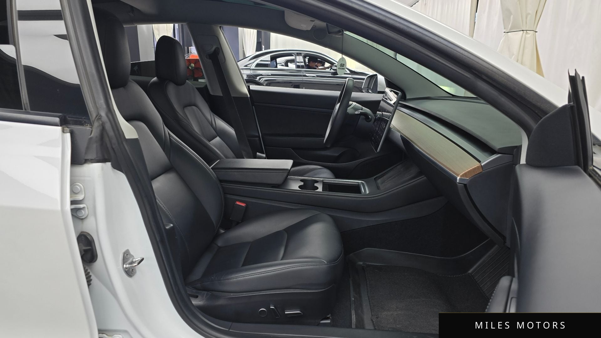 Tesla Model 3 2021 — миниатюра 11