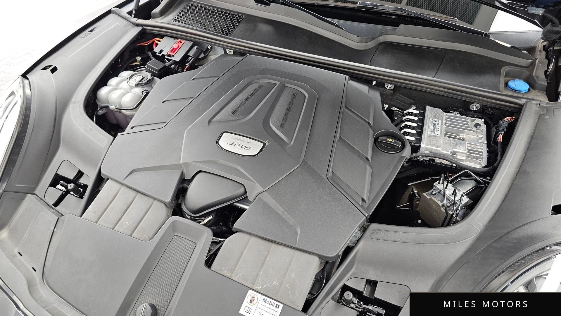 Porsche Cayenne 2023 — миниатюра 6