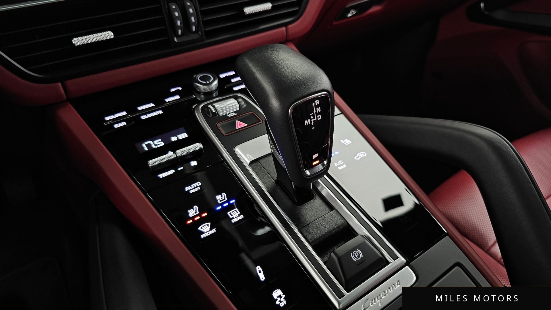 Porsche Cayenne 2023 — миниатюра 9