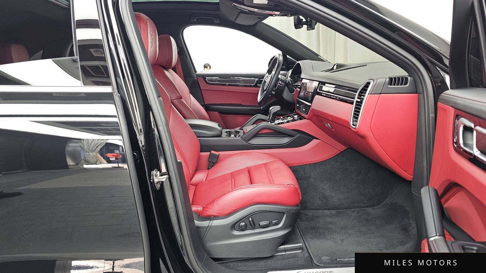 Porsche Cayenne 2023 — миниатюра 11