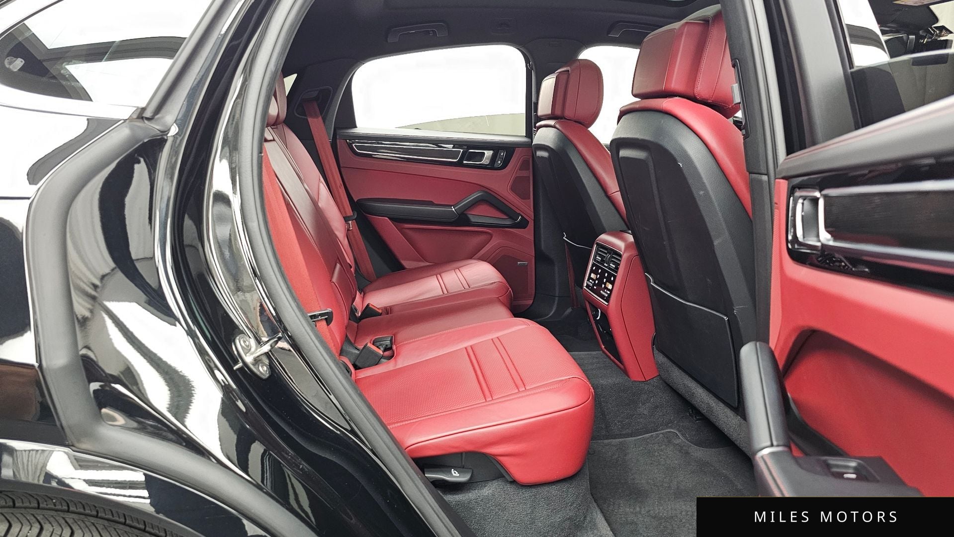 Porsche Cayenne 2023 — миниатюра 12