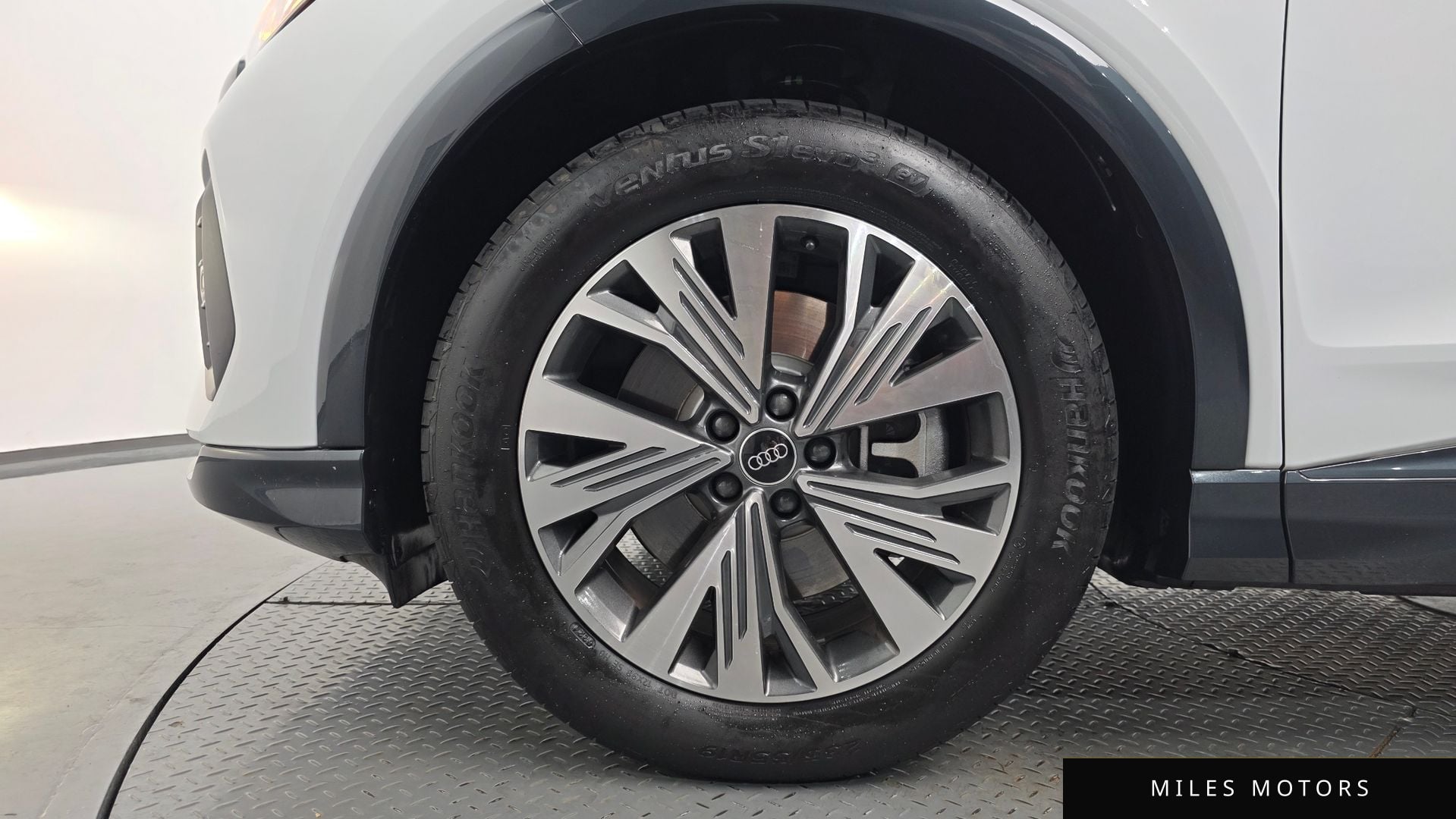 Audi Q4 e-tron 2025 — миниатюра 4