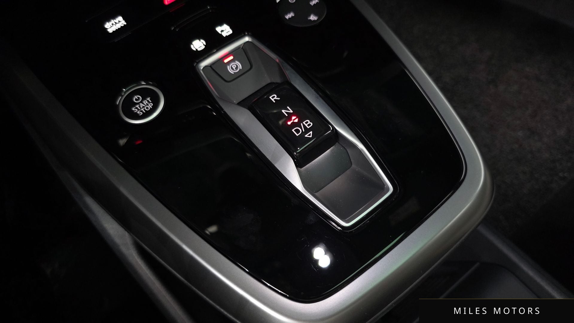 Audi Q4 e-tron 2025 — миниатюра 11