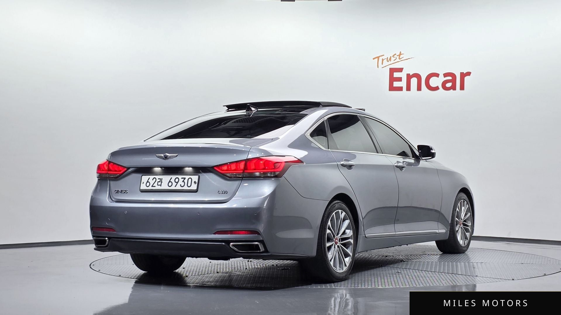 Hyundai Genesis 2014 — фото 1 из 12