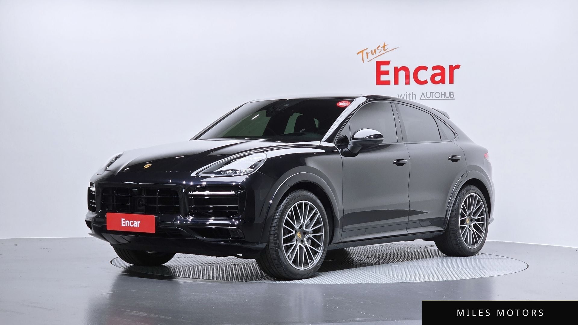Porsche Cayenne 2021 — фото 1 из 12
