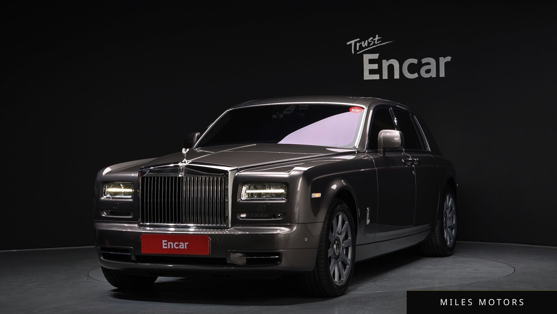 Rolls-Royce Phantom 2015 — фото 1 из 12