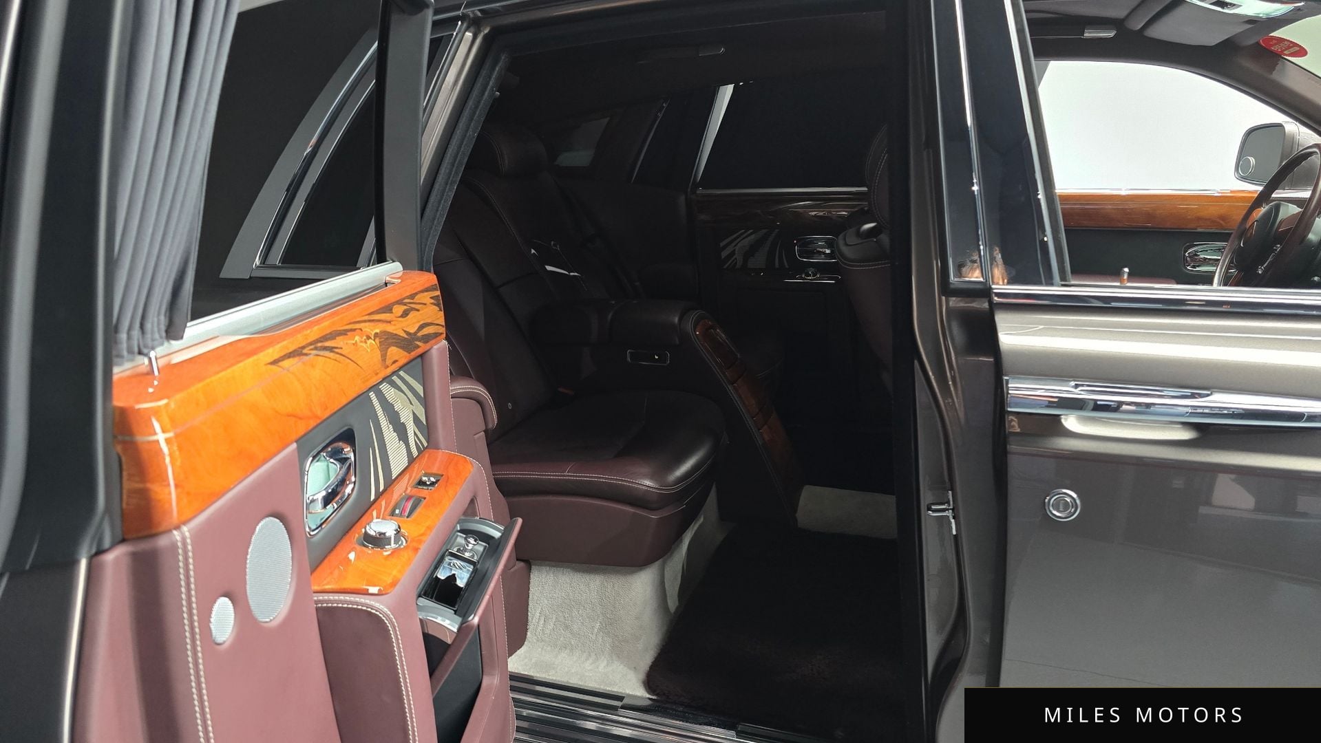 Rolls-Royce Phantom 2015 — миниатюра 11