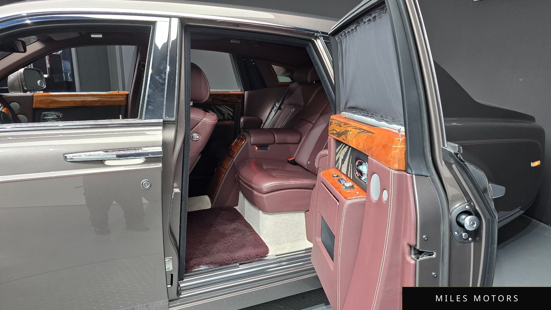 Rolls-Royce Phantom 2015 — миниатюра 12
