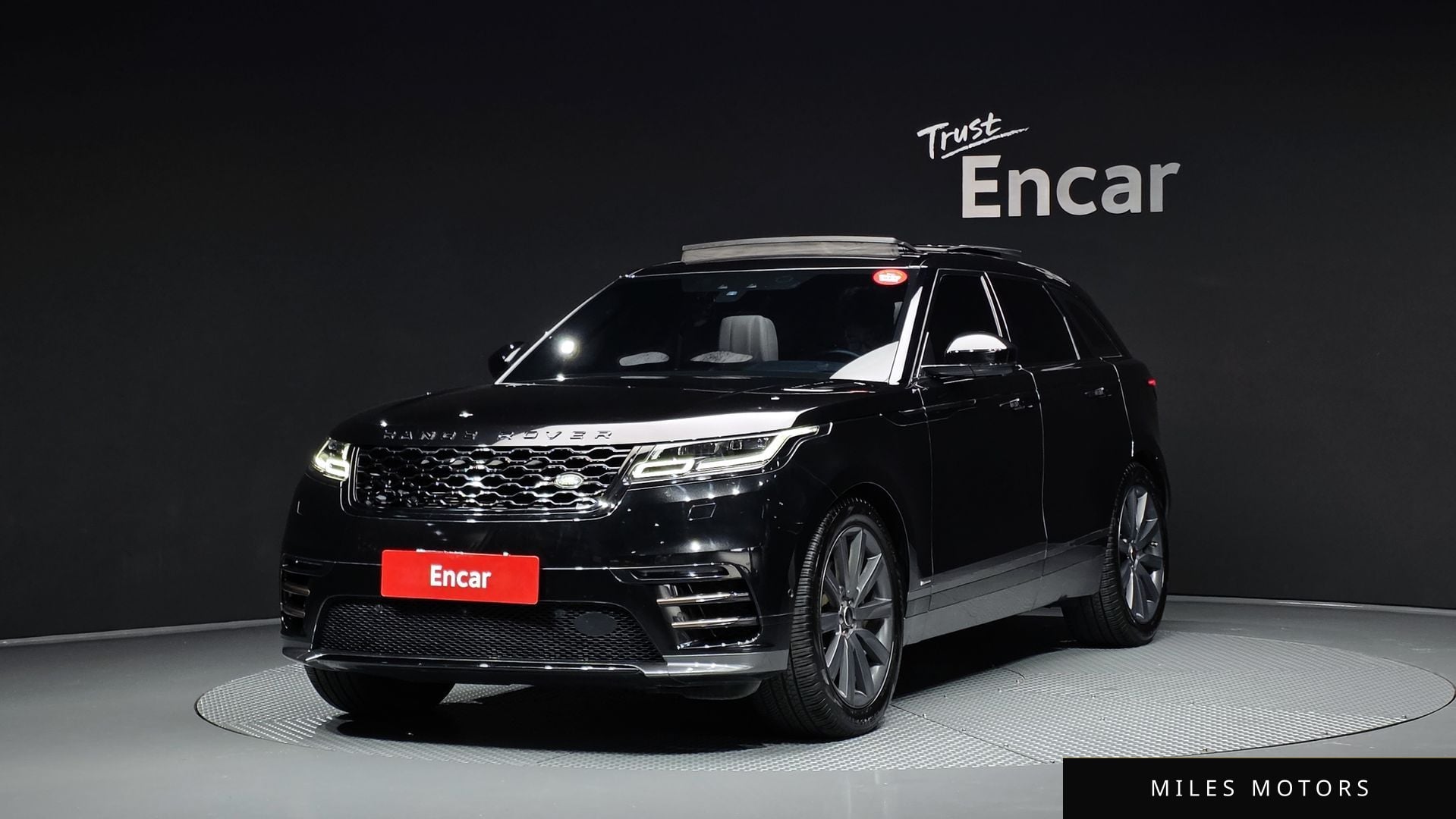 Land Rover Range Rover Velar 2018 — фото 1 из 12