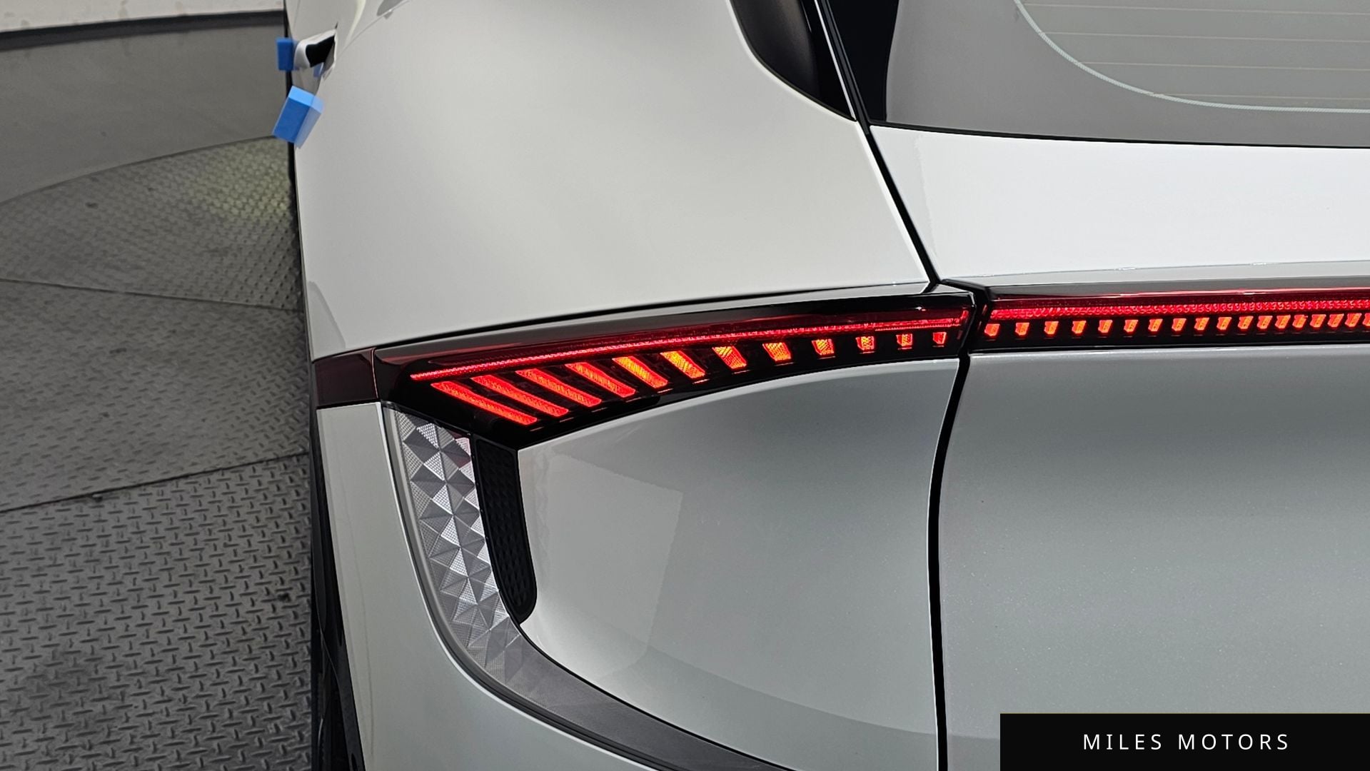 Kia EV6 2023 — миниатюра 9
