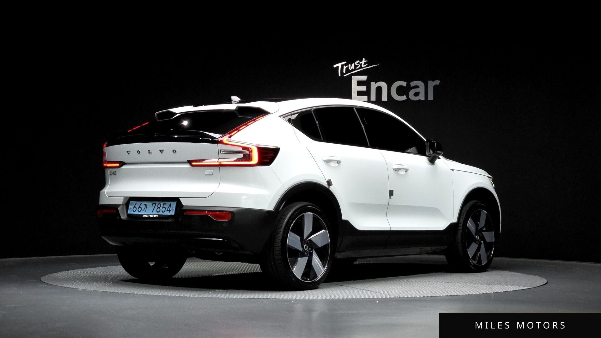 Volvo C40 2023 — миниатюра 2