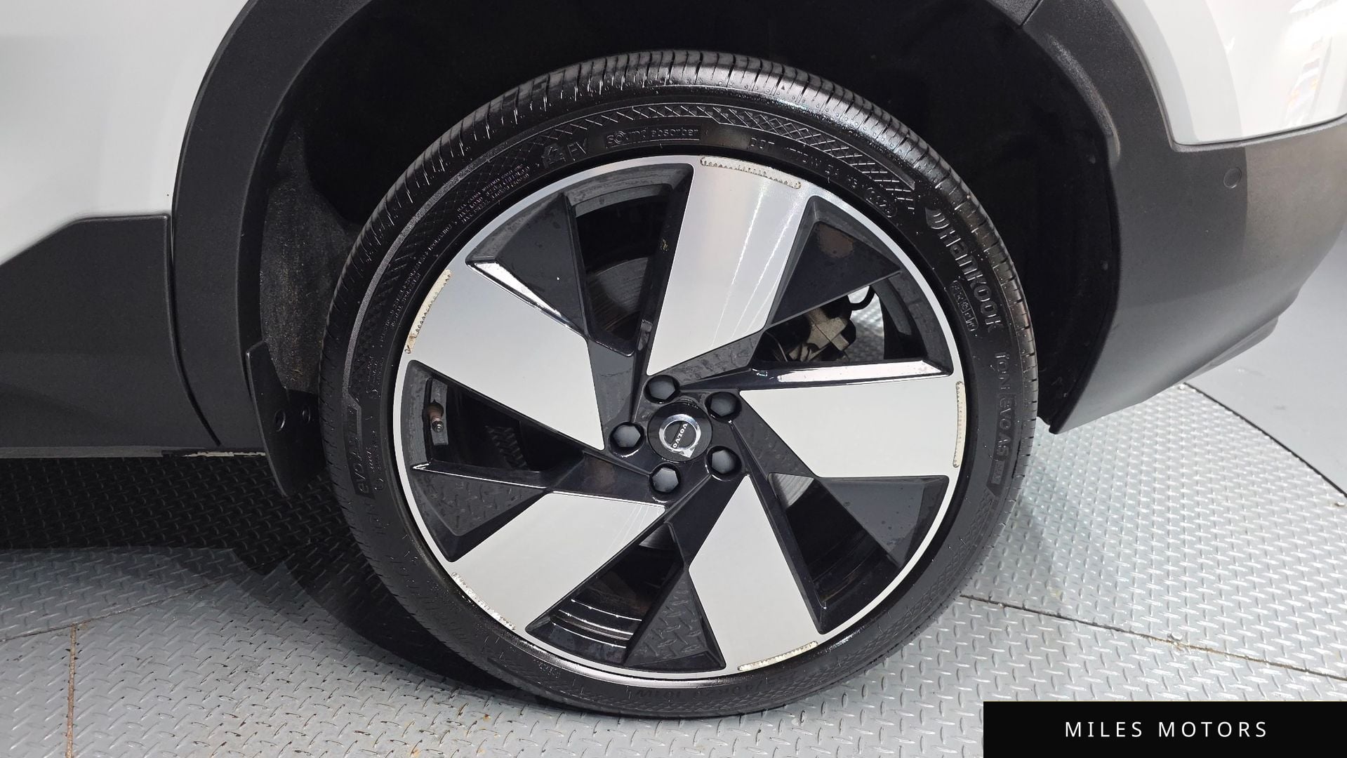 Volvo C40 2023 — миниатюра 7