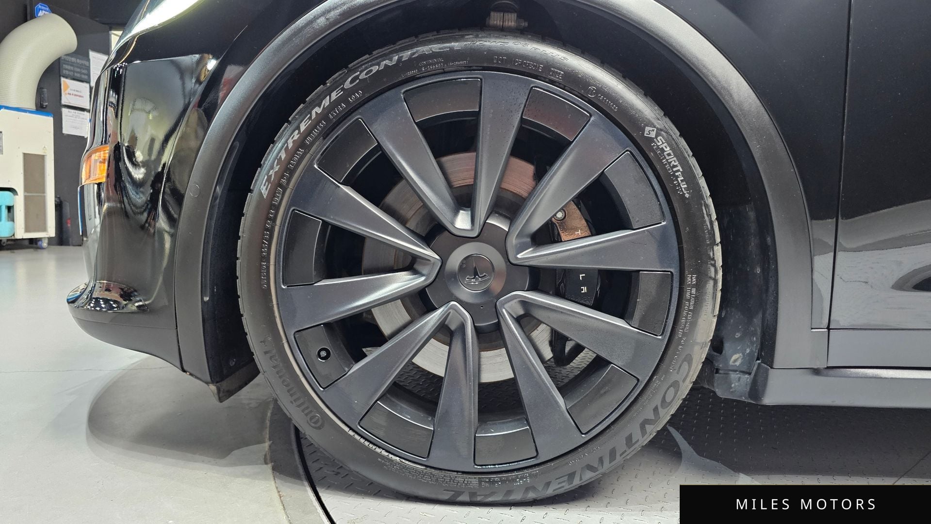 Tesla Model X 2023 — миниатюра 5