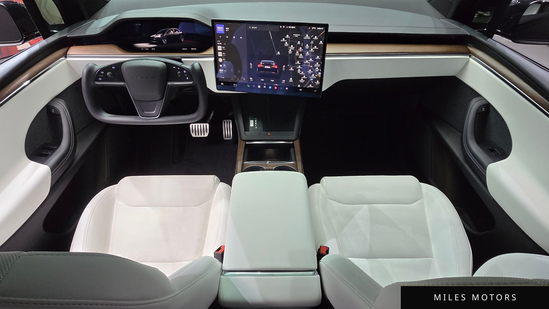 Tesla Model X 2023 — миниатюра 10