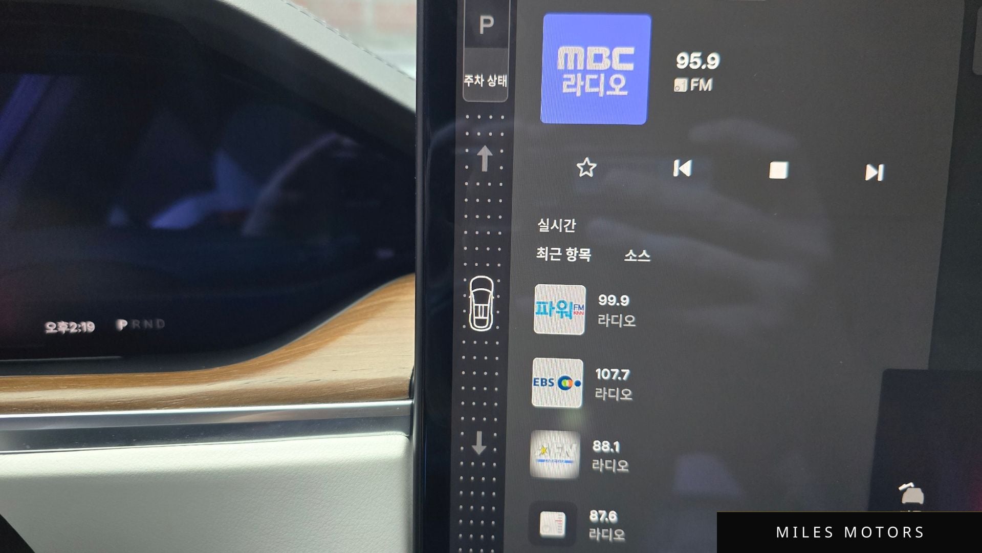 Tesla Model X 2023 — миниатюра 12