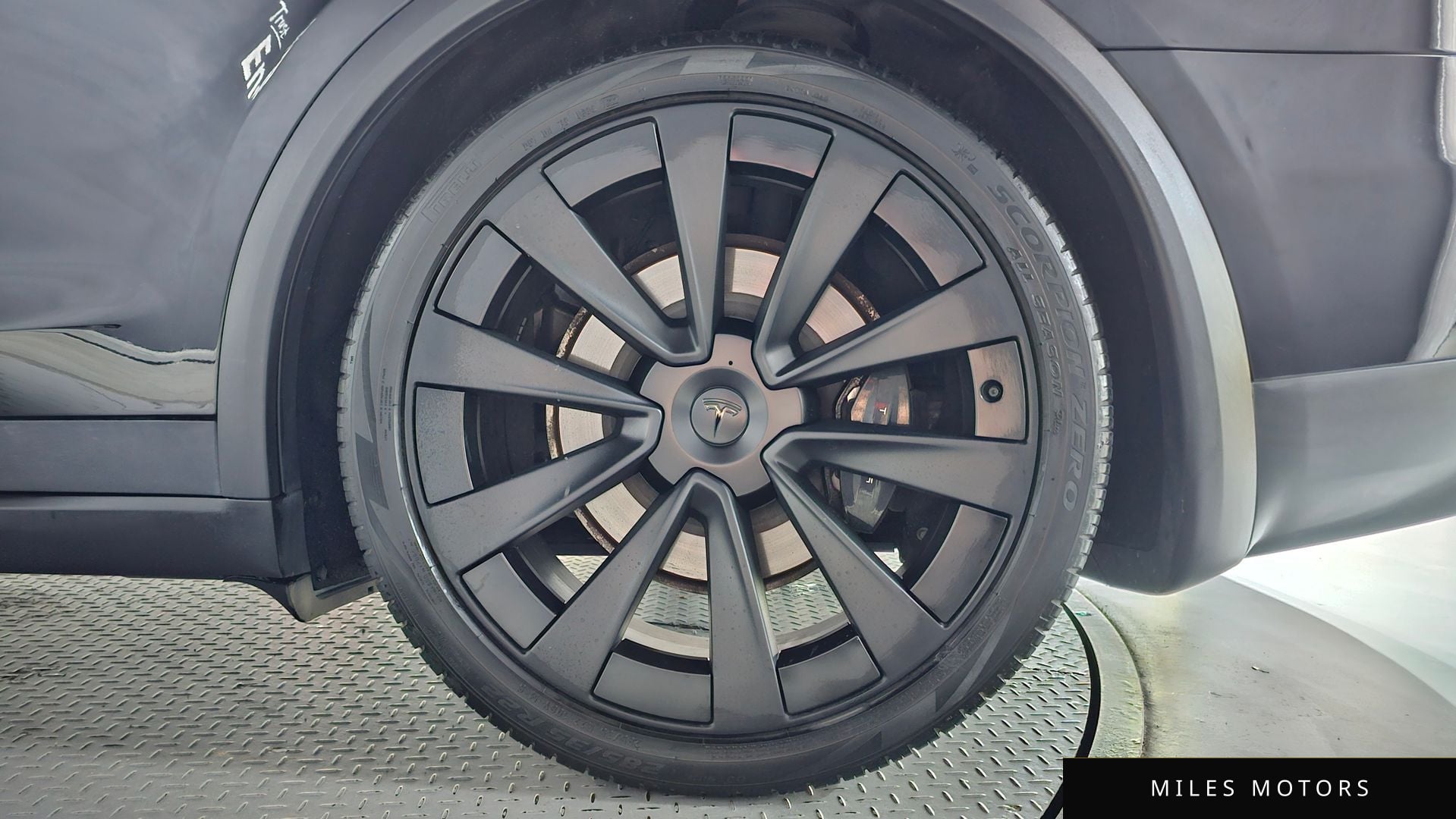 Tesla Model X 2023 — миниатюра 7