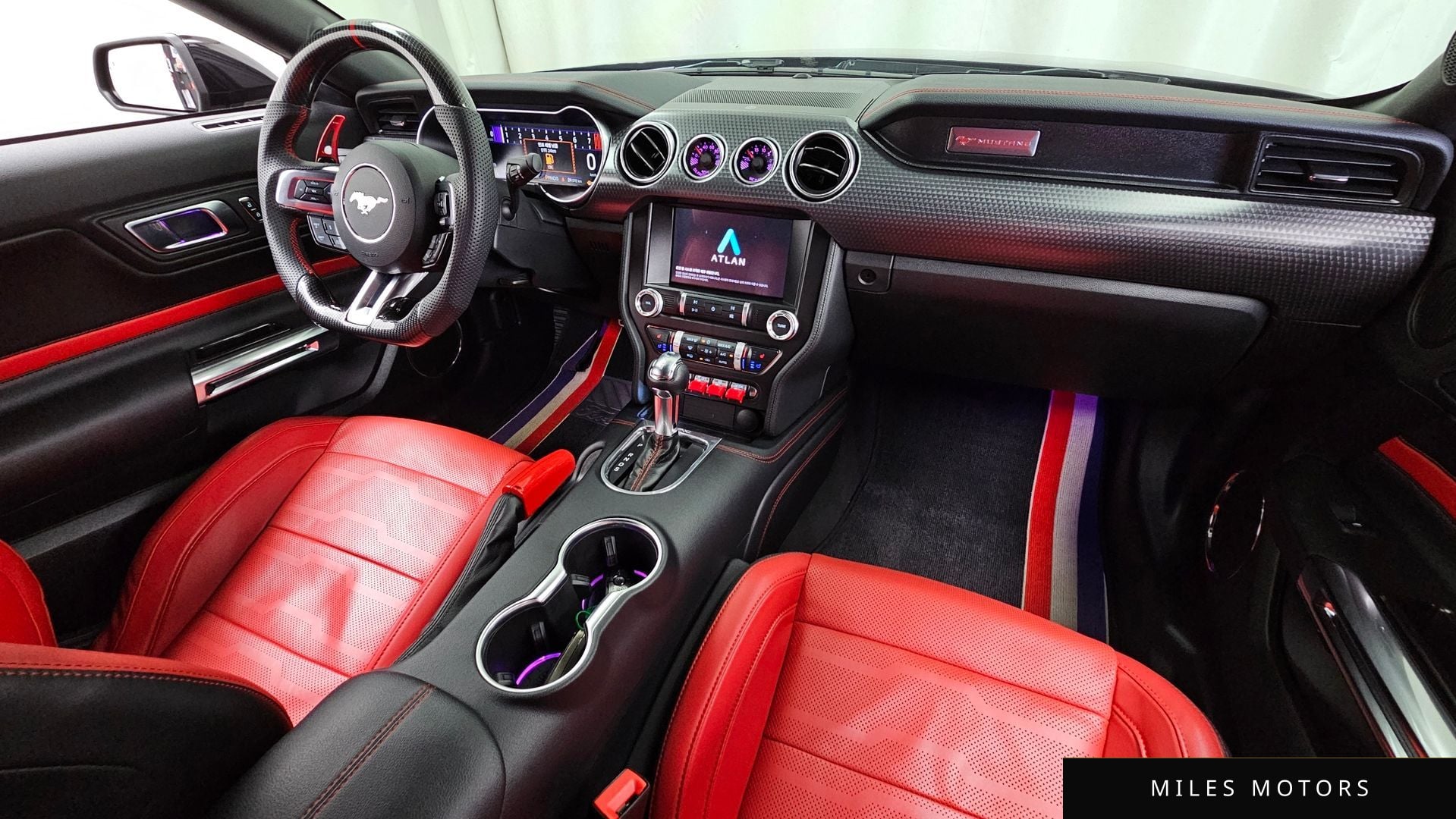 Ford Mustang 2022 — миниатюра 10