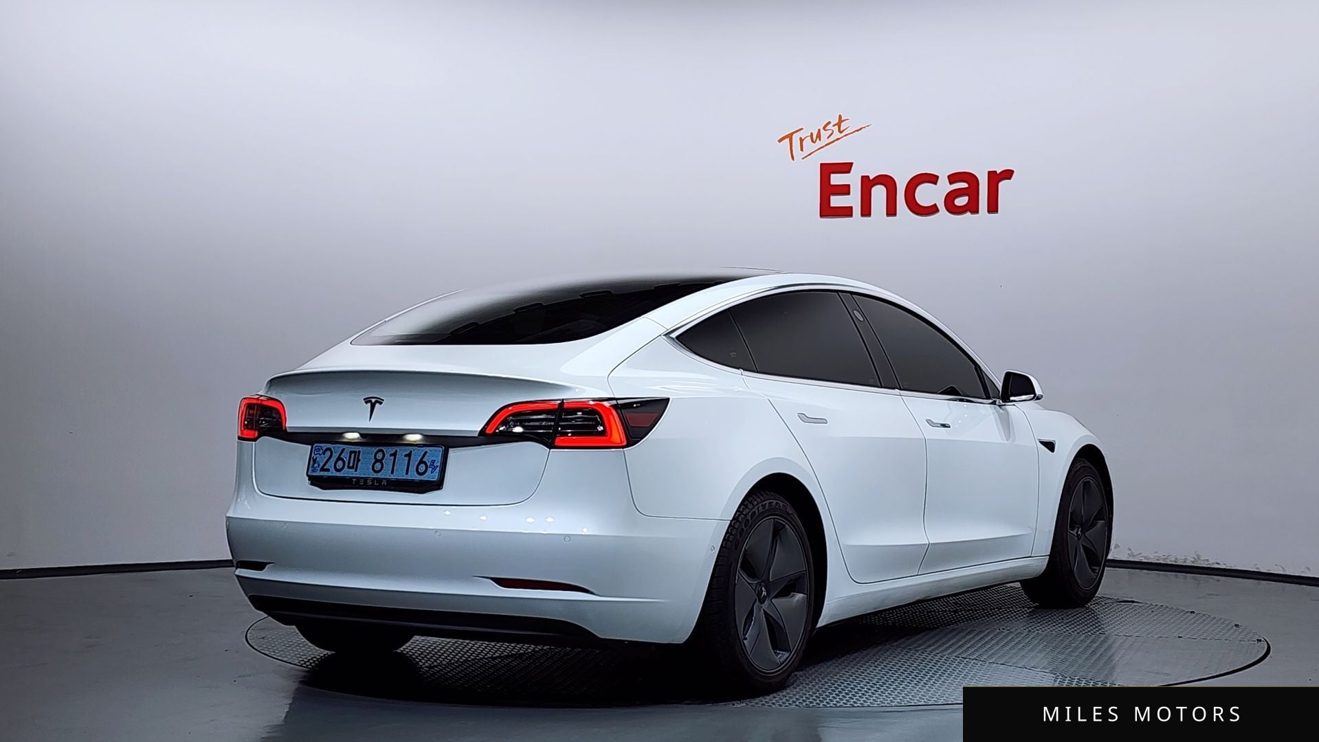 Tesla Model 3 2020 — миниатюра 2