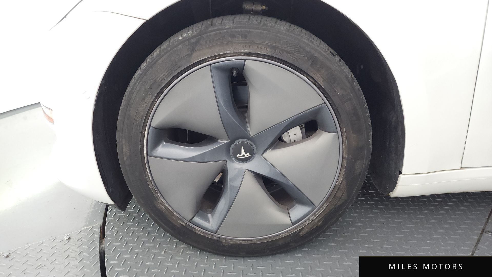 Tesla Model 3 2020 — миниатюра 5