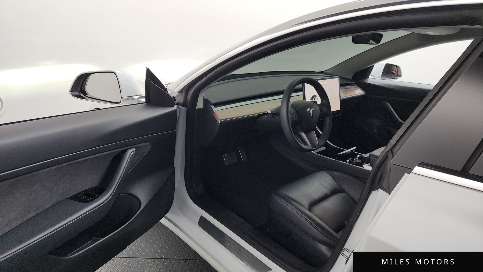 Tesla Model 3 2020 — миниатюра 10