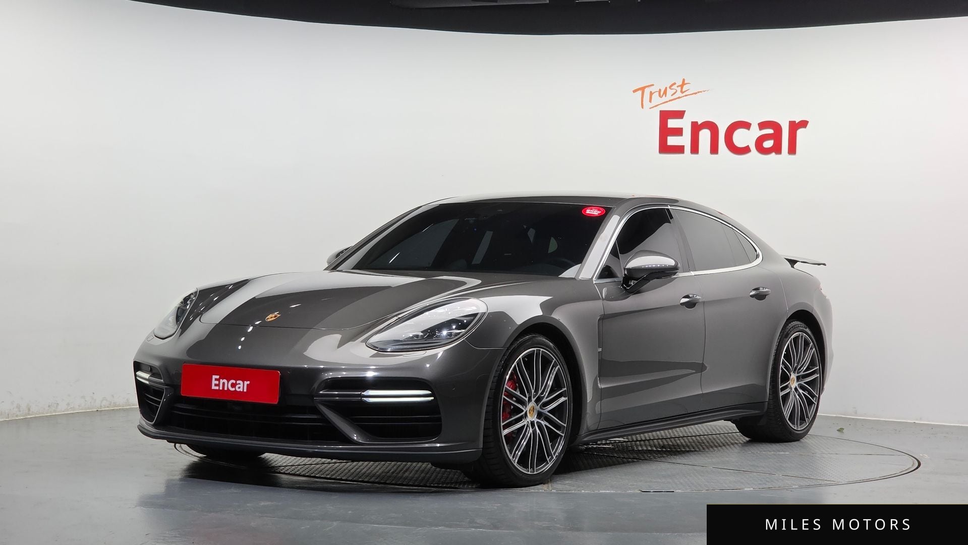 Porsche Panamera 2017 — фото 1 из 12