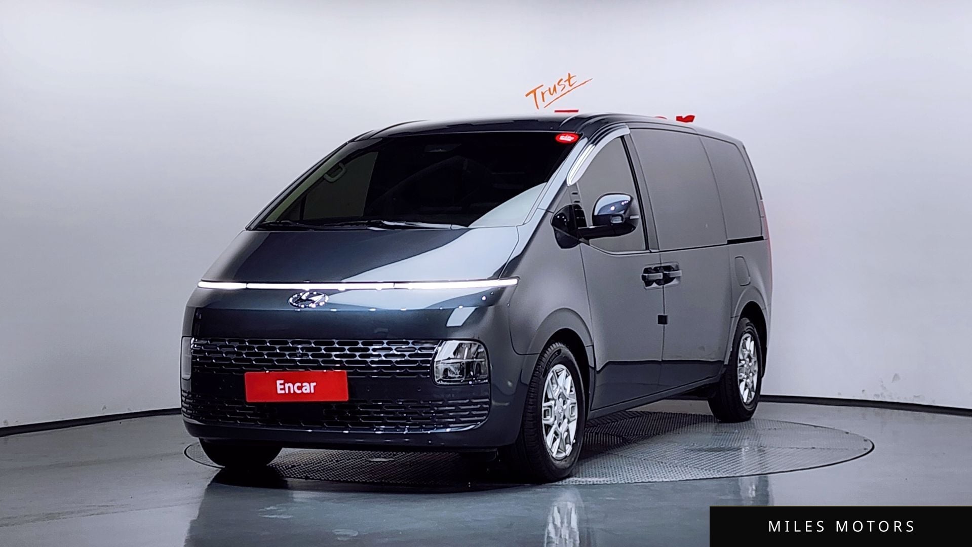 Hyundai Staria 2023 — фото 1 из 12