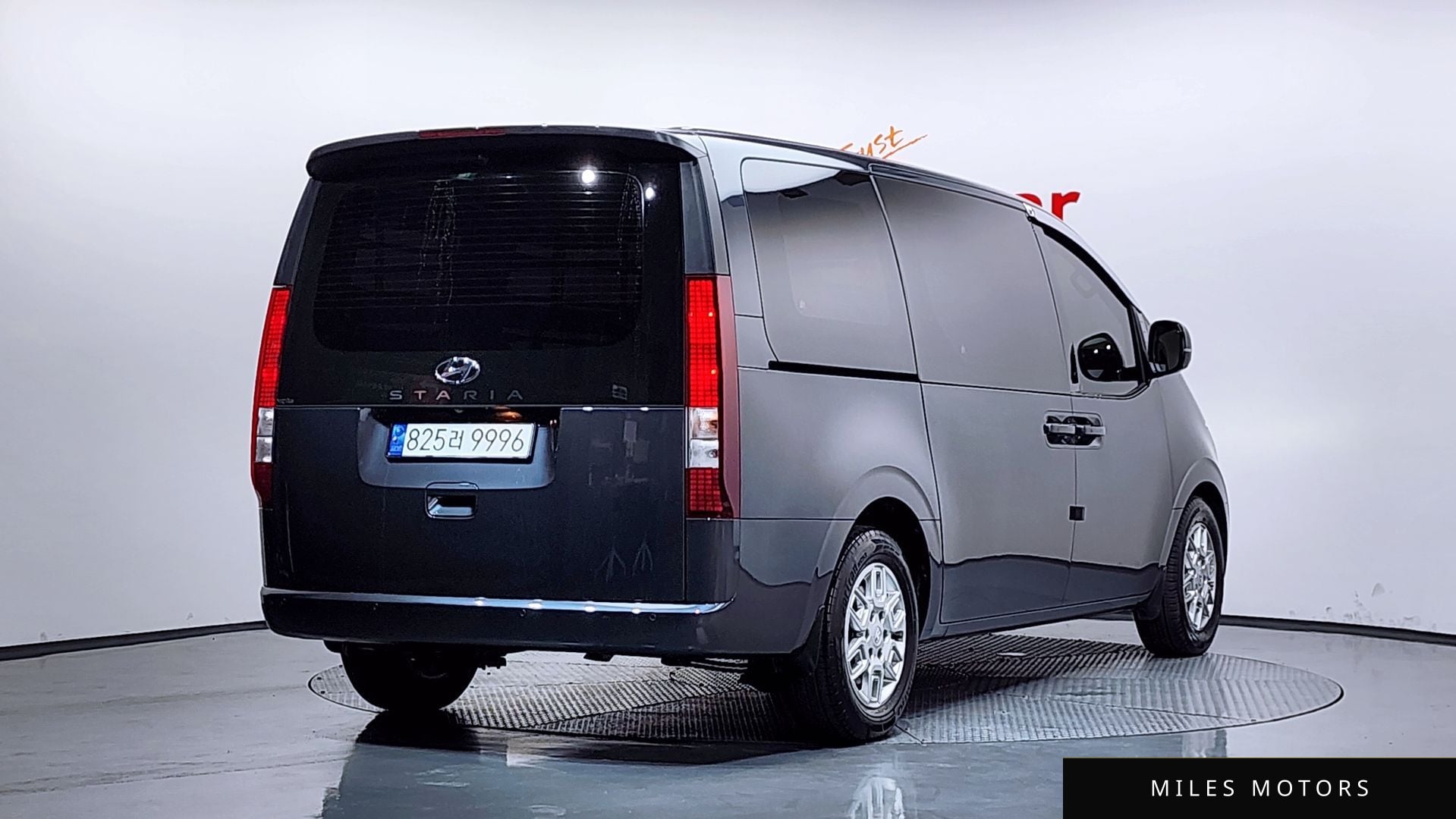 Hyundai Staria 2023 — миниатюра 2