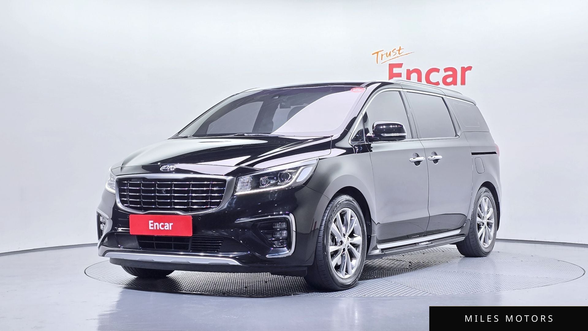 Kia Canival 2019 — фото 1 из 12