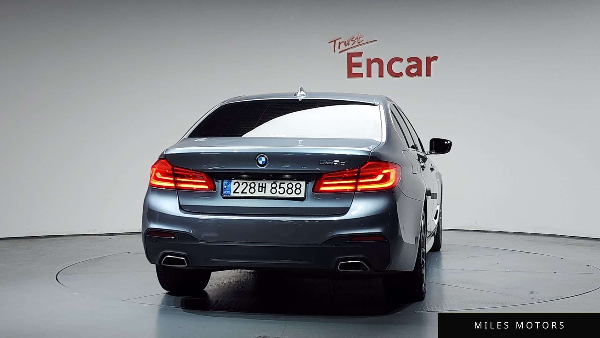 BMW 5 Series (G30) 2018 — миниатюра 3