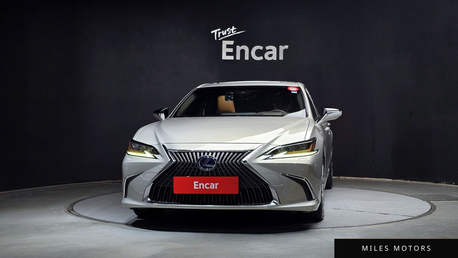 Лексус ES300h 2019 — миниатюра 3