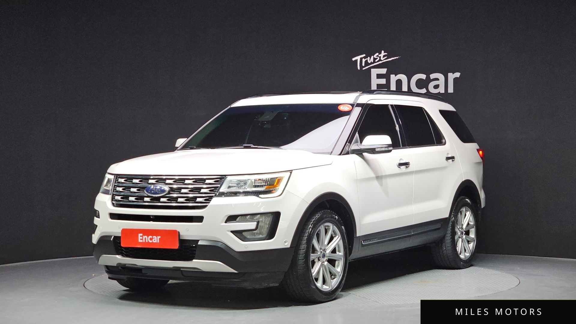 Ford Explorer 2017 — фото 1 из 12
