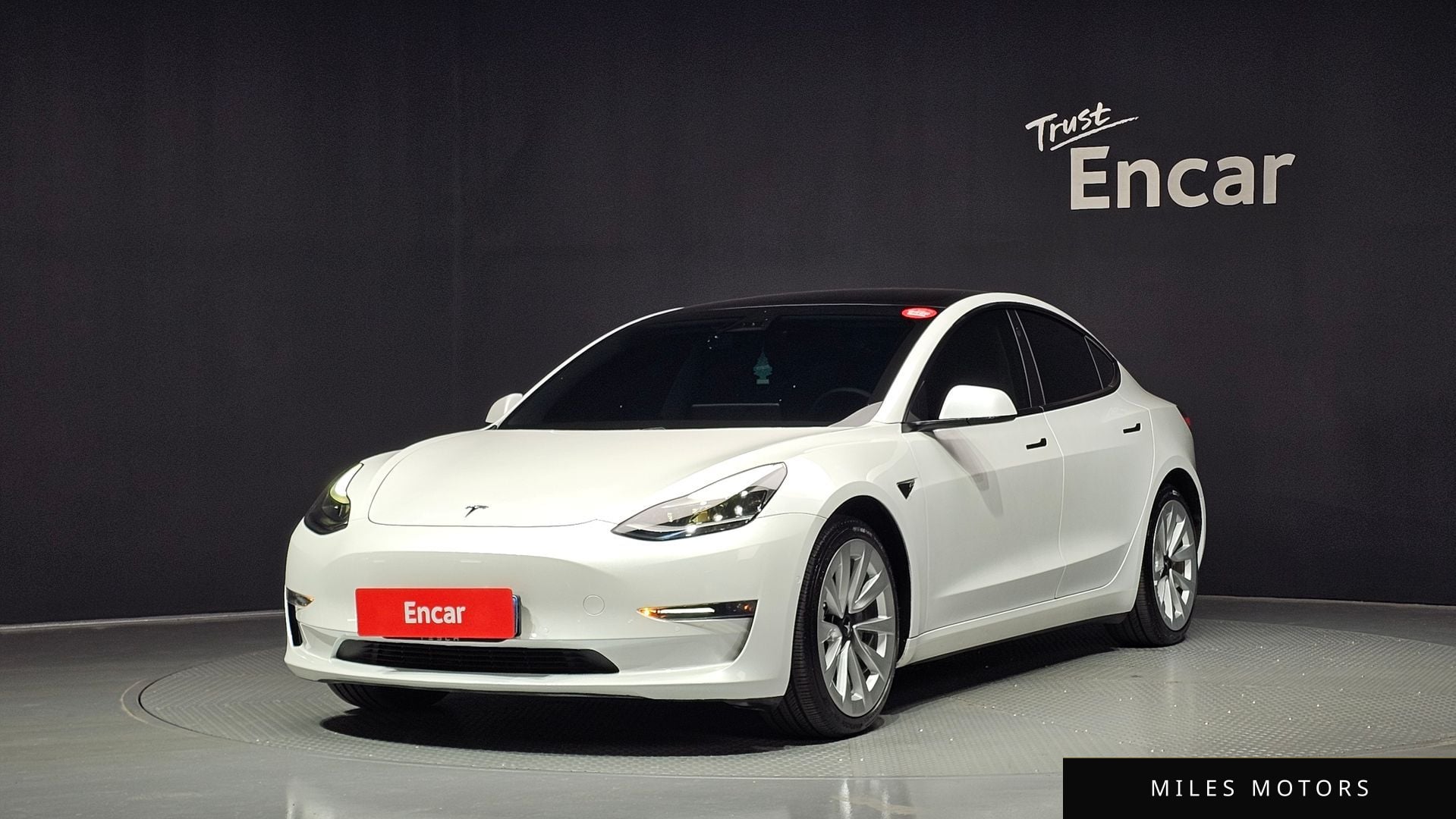 Tesla Model 3 2021 — фото 1 из 12
