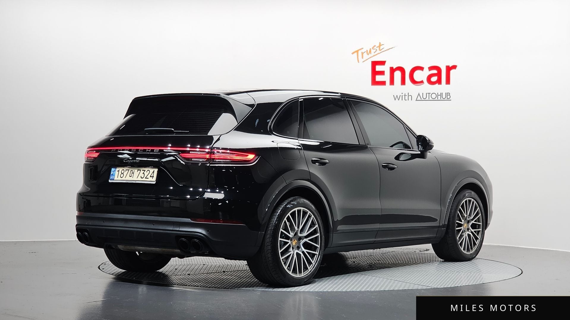 Porsche Cayenne 2023 — миниатюра 2