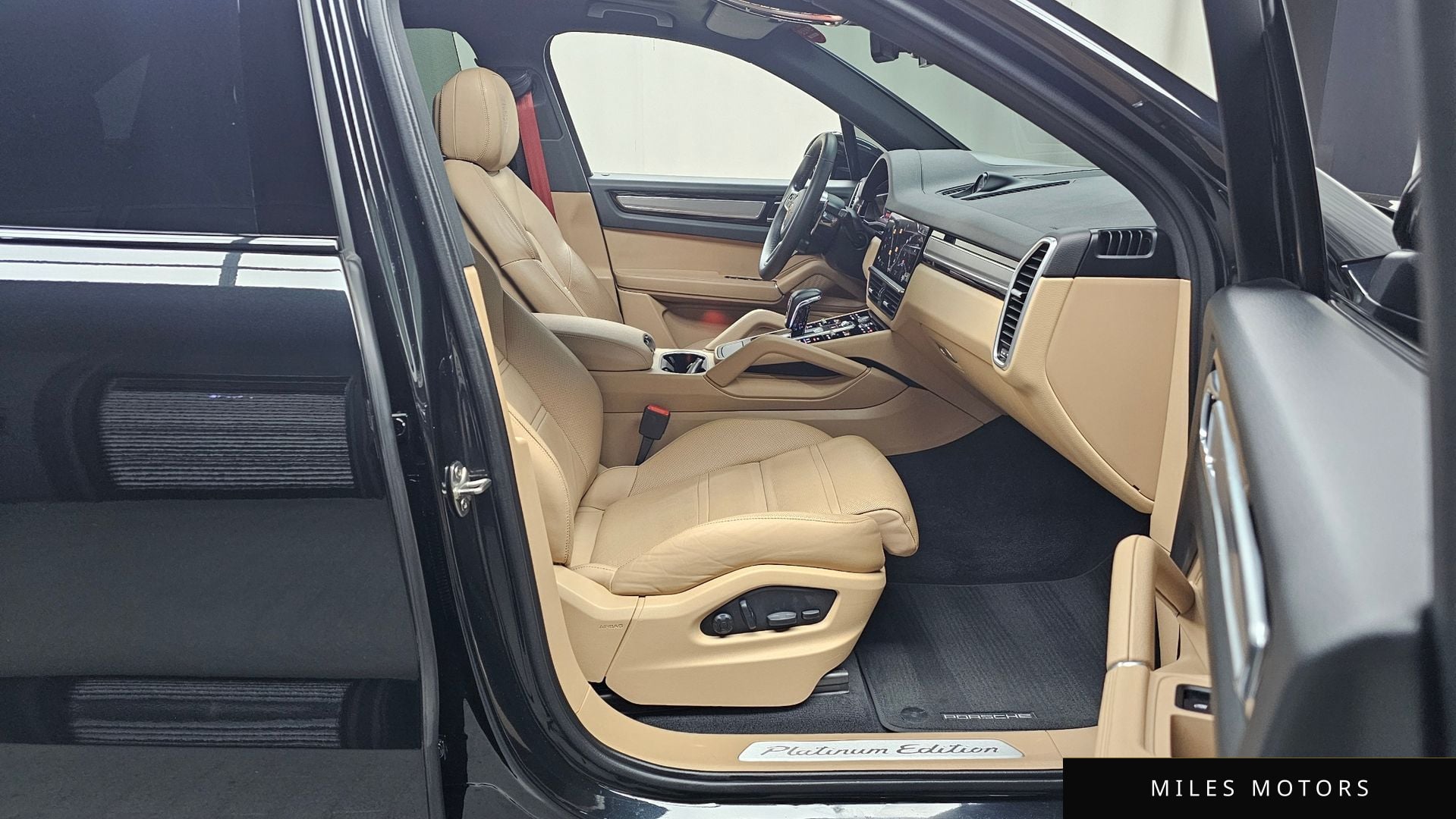 Porsche Cayenne 2023 — миниатюра 11