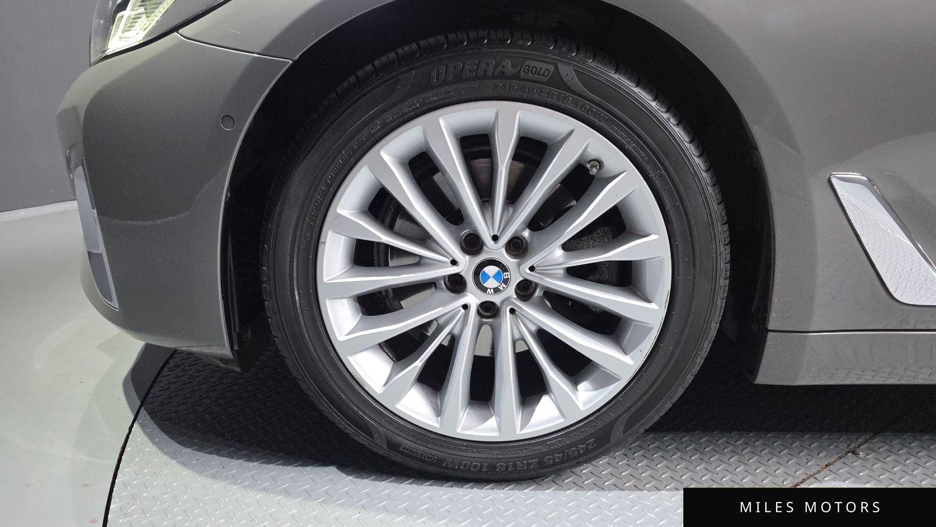 BMW 5 Series (G30) 2021 — миниатюра 5