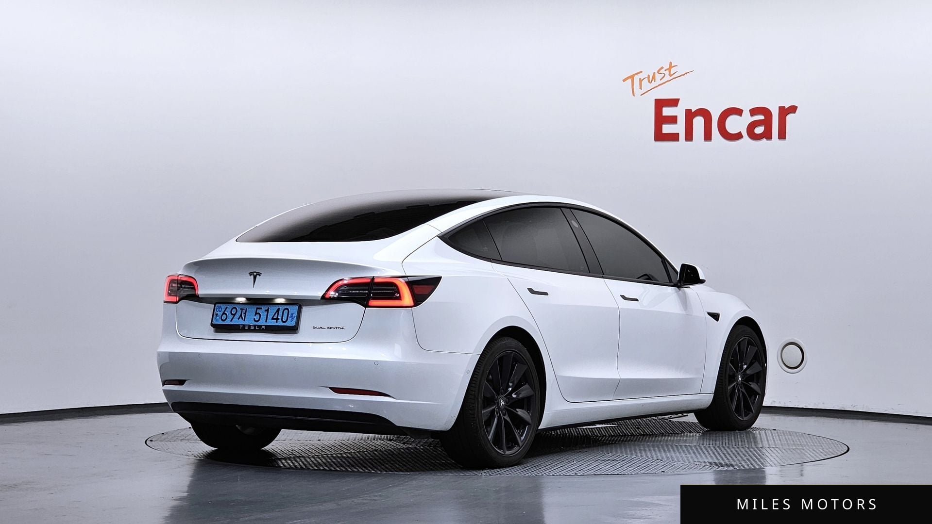 Tesla Model 3 2021 — миниатюра 2