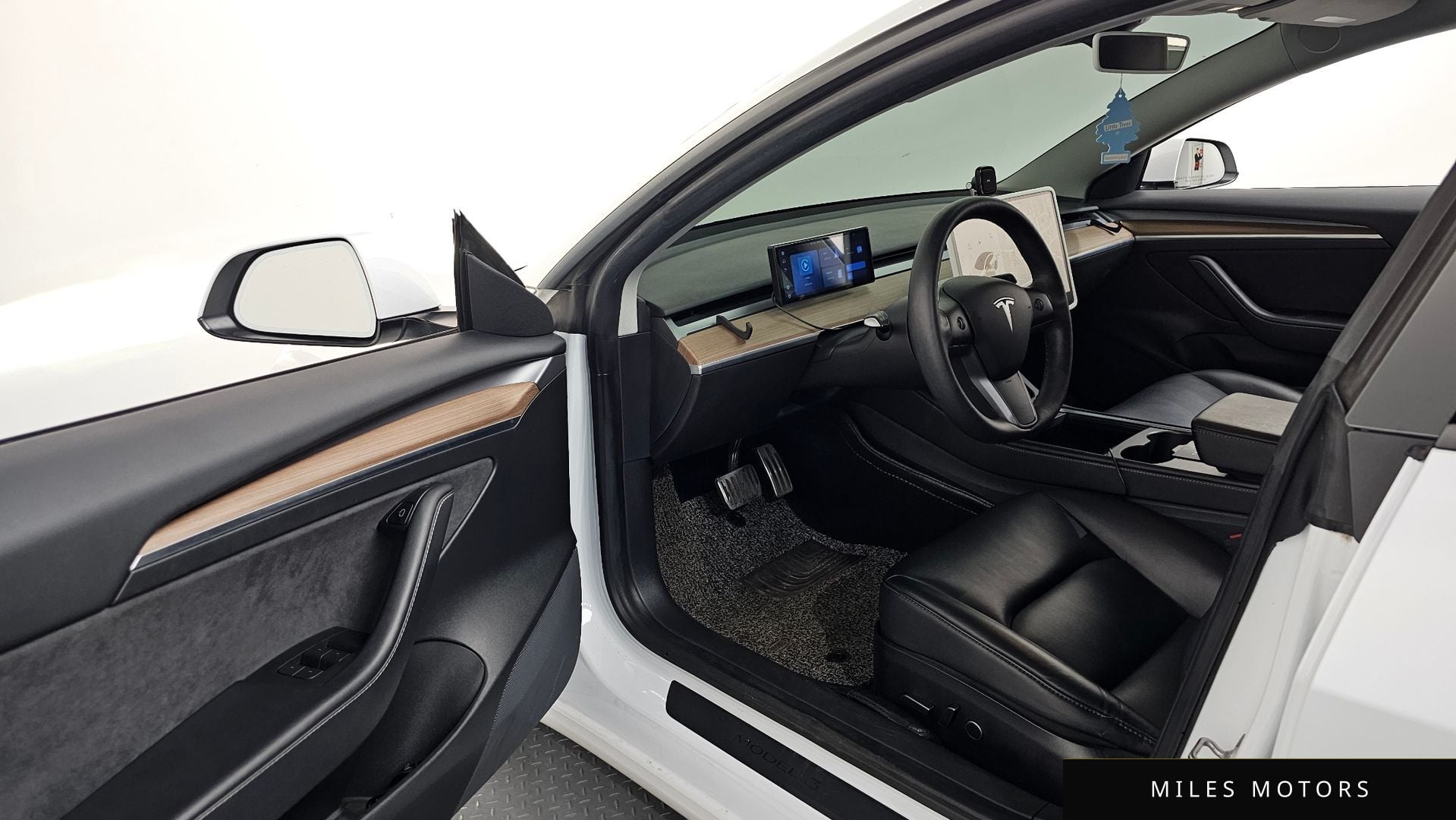 Tesla Model 3 2021 — миниатюра 10