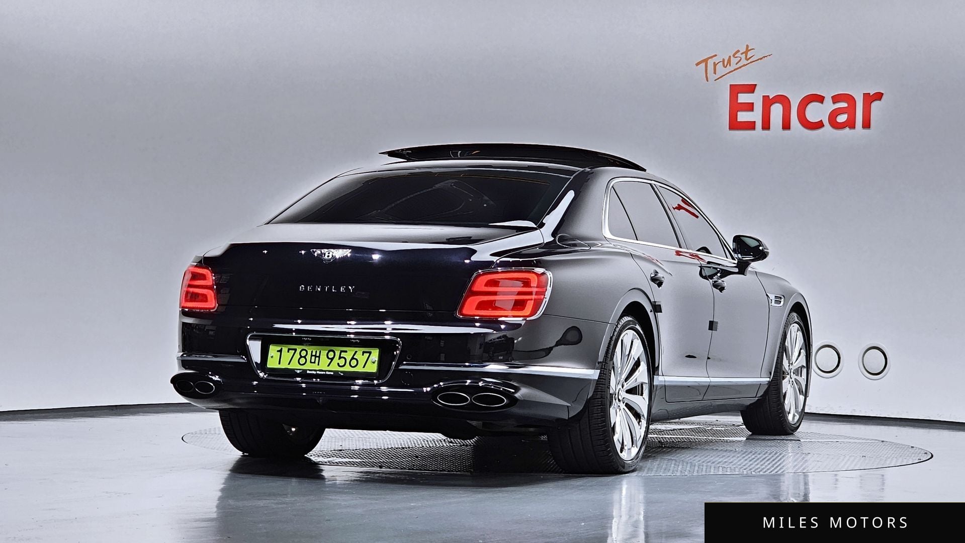 Bentley Flying Spur 2022 — миниатюра 2