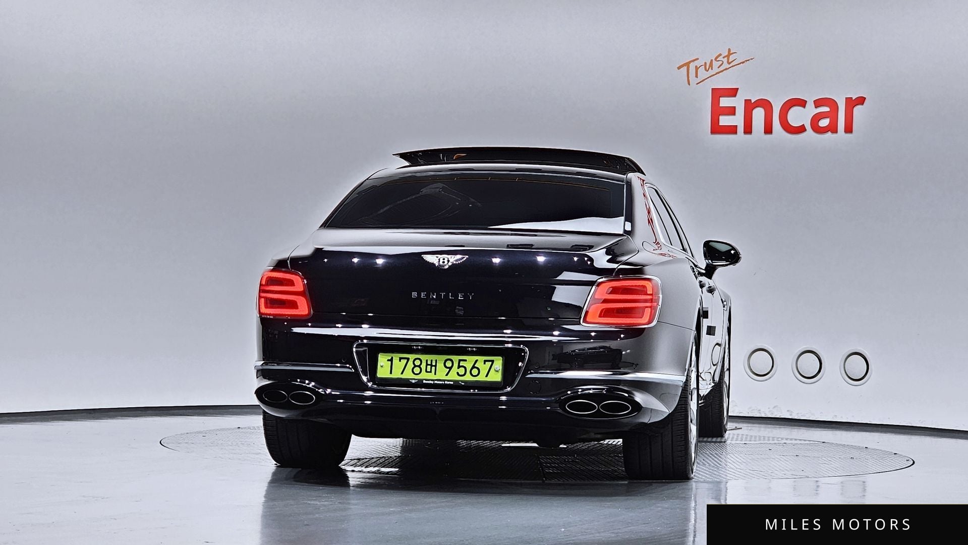 Bentley Flying Spur 2022 — миниатюра 4