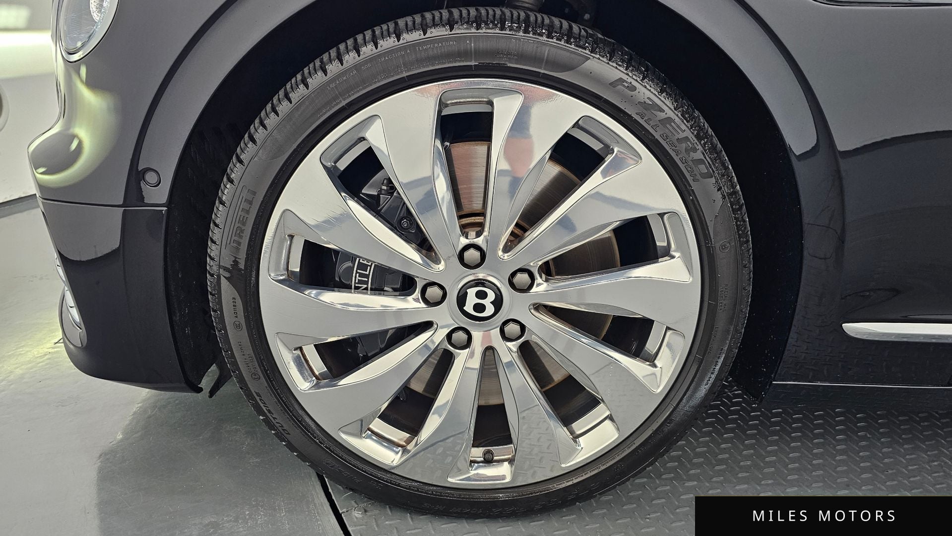 Bentley Flying Spur 2022 — миниатюра 5