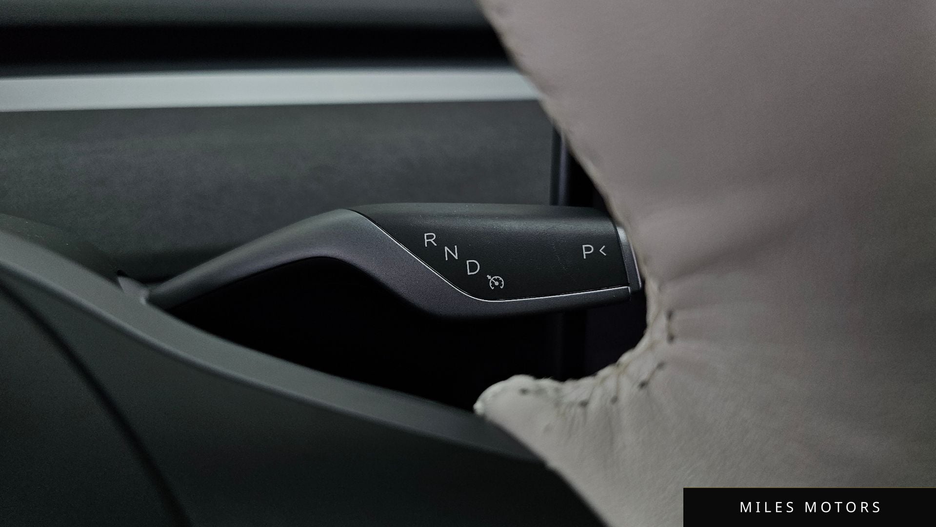 Tesla Model Y 2022 — миниатюра 9