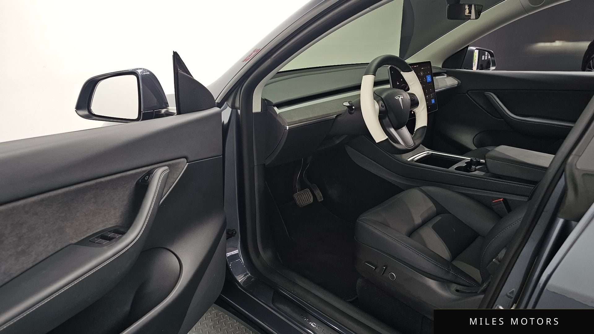 Tesla Model Y 2022 — миниатюра 11