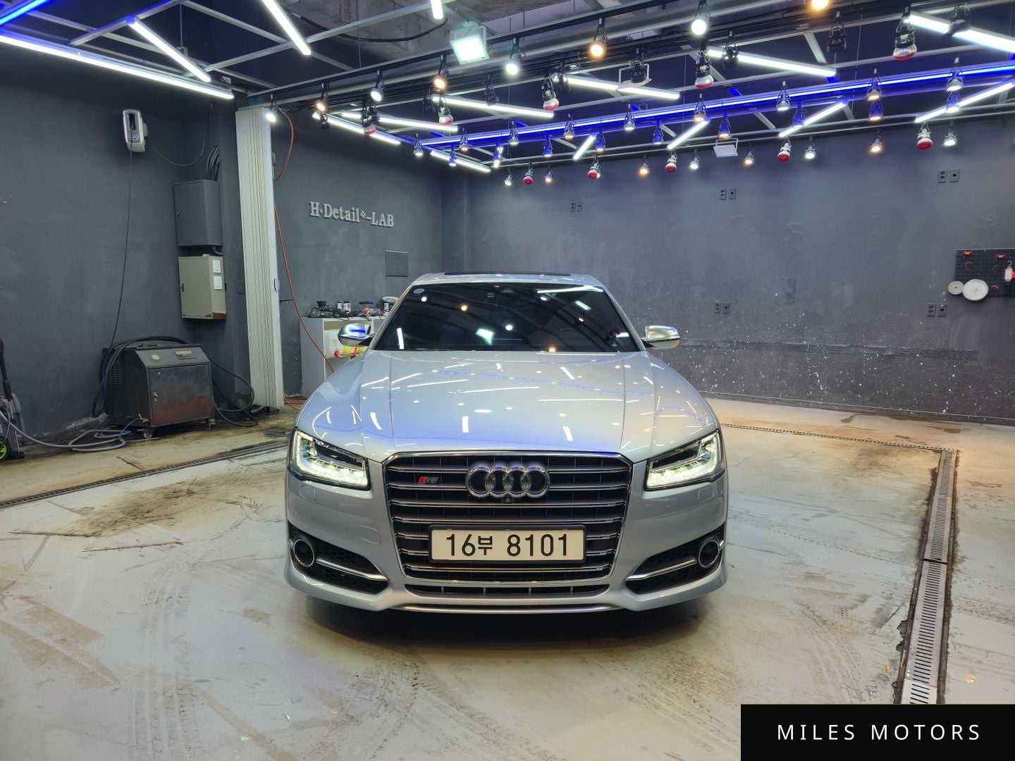 Audi S8 2015 — фото 1 из 12
